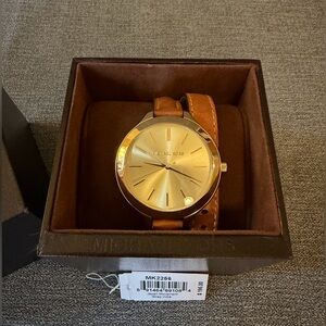 Michael Kors MK2256 Women's Runway
Quartz Champagne Dial Watch